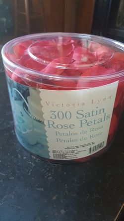 Red rose pedals-NEW