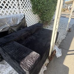 Free Couches * 2pc Set 