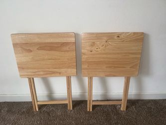 Foldable tv table