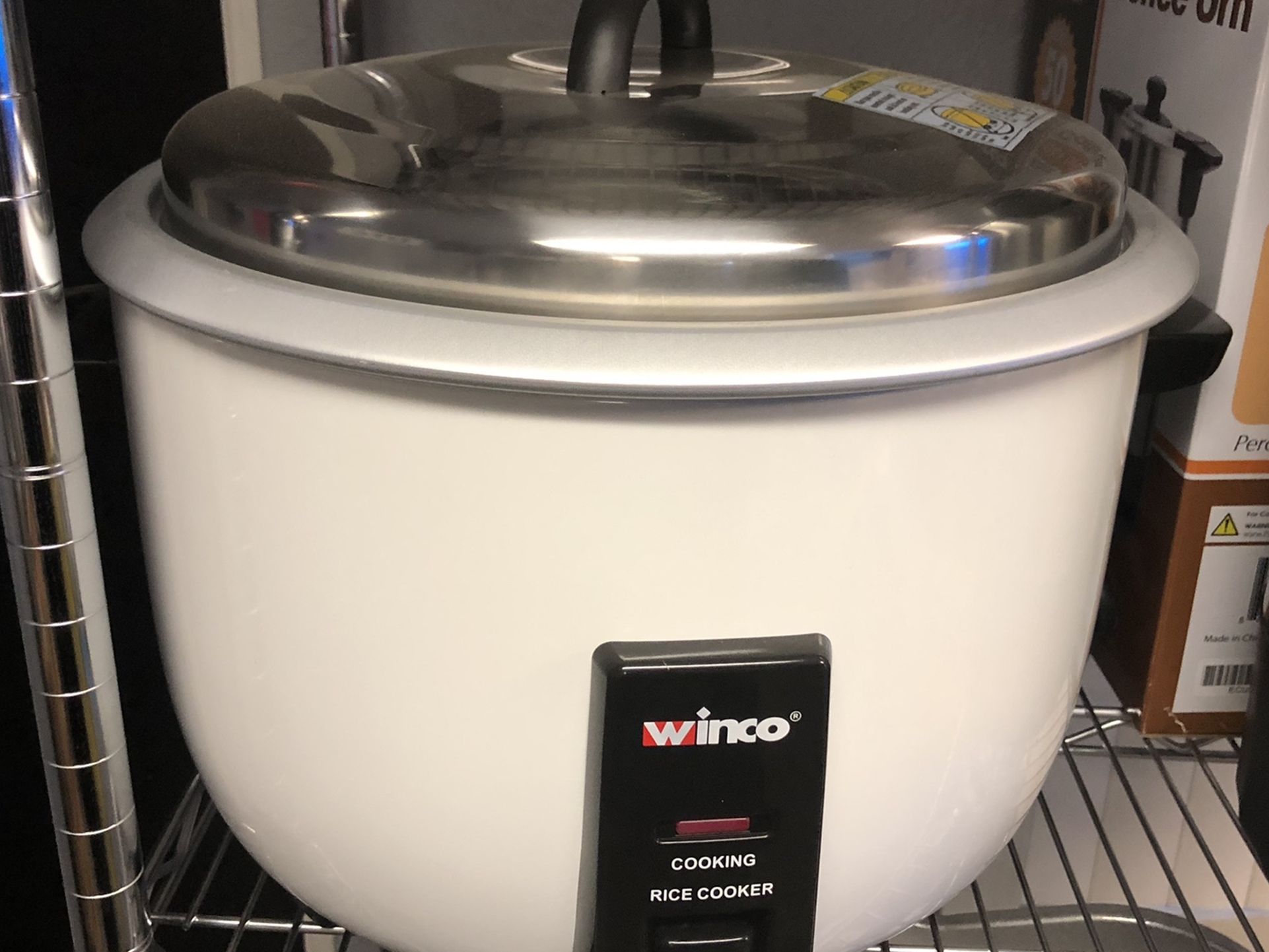 Winco RC-P300 Electric Rice Cooker Assembled with premium electrical parts from Korea and Japan, Winco’s electric rice cooker makes up to 60 cups of