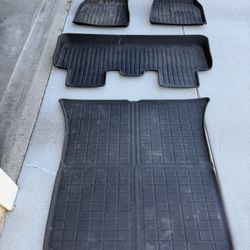 Tesla Model Y Floor Mats And Trunk Covering
