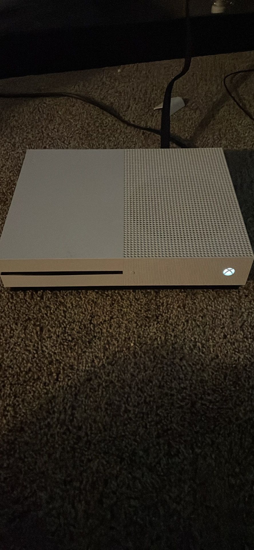 Xbox 1 S With Cords No Controller.