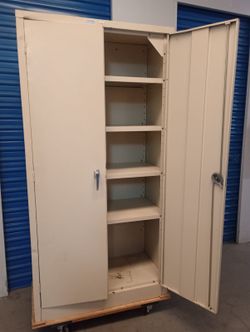 Solid metal storage cabinet With key