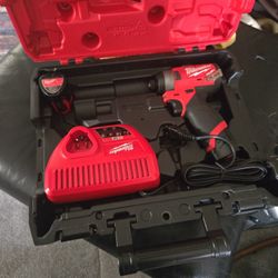 Milwaukee M12 Drill With 2pack Battery And Charging Station 