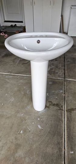 Pedestal sink