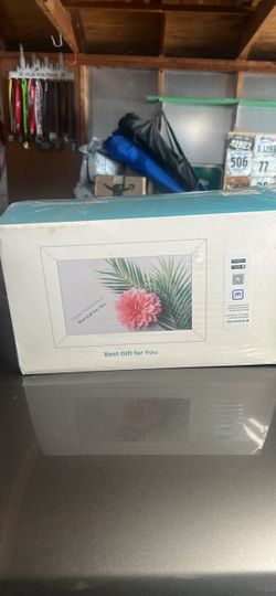 Digital Picture Frame in Box