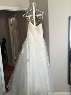 Wedding dress brand new size 8 or9