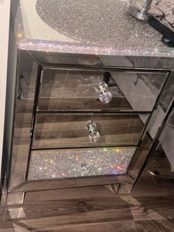 2 Nighstands Mirrored