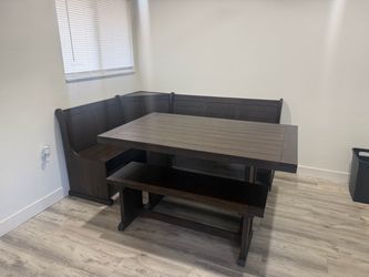 Breakfast nook. Like new!