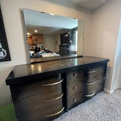 Dresser Set (4 Piece) Vintage.