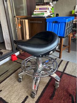 Saddle seat