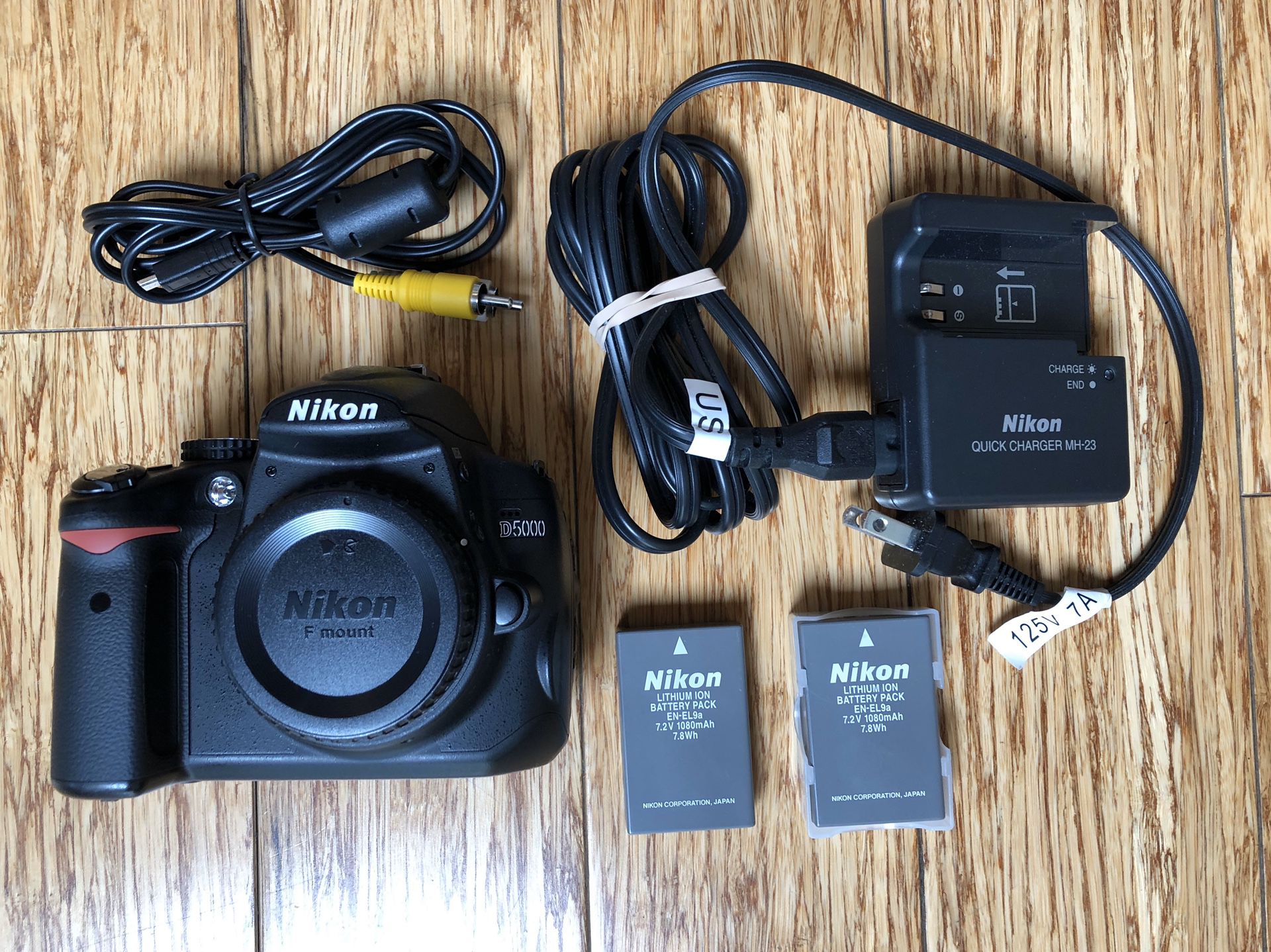 Nikon D5000 kit plus 2 lenses and bag