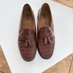 They are brown leather Florsheim Pisa loafers with a crocodile print and a classic tassel design on the vamp. Size 10