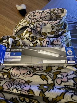 GE 12” Under Cabinet LED Light Fixture Plug-In 540 Lumens Warm White