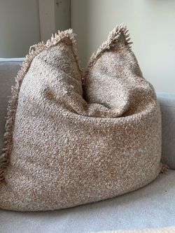 Throw Pillow (22”x22”)
