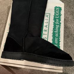 UGG boots Women’s Size 8
