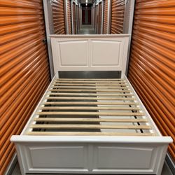 Full Size Bed w Storage