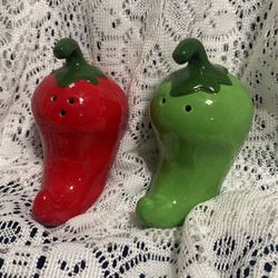 Vtg. Red And Green Pepper Shakers.