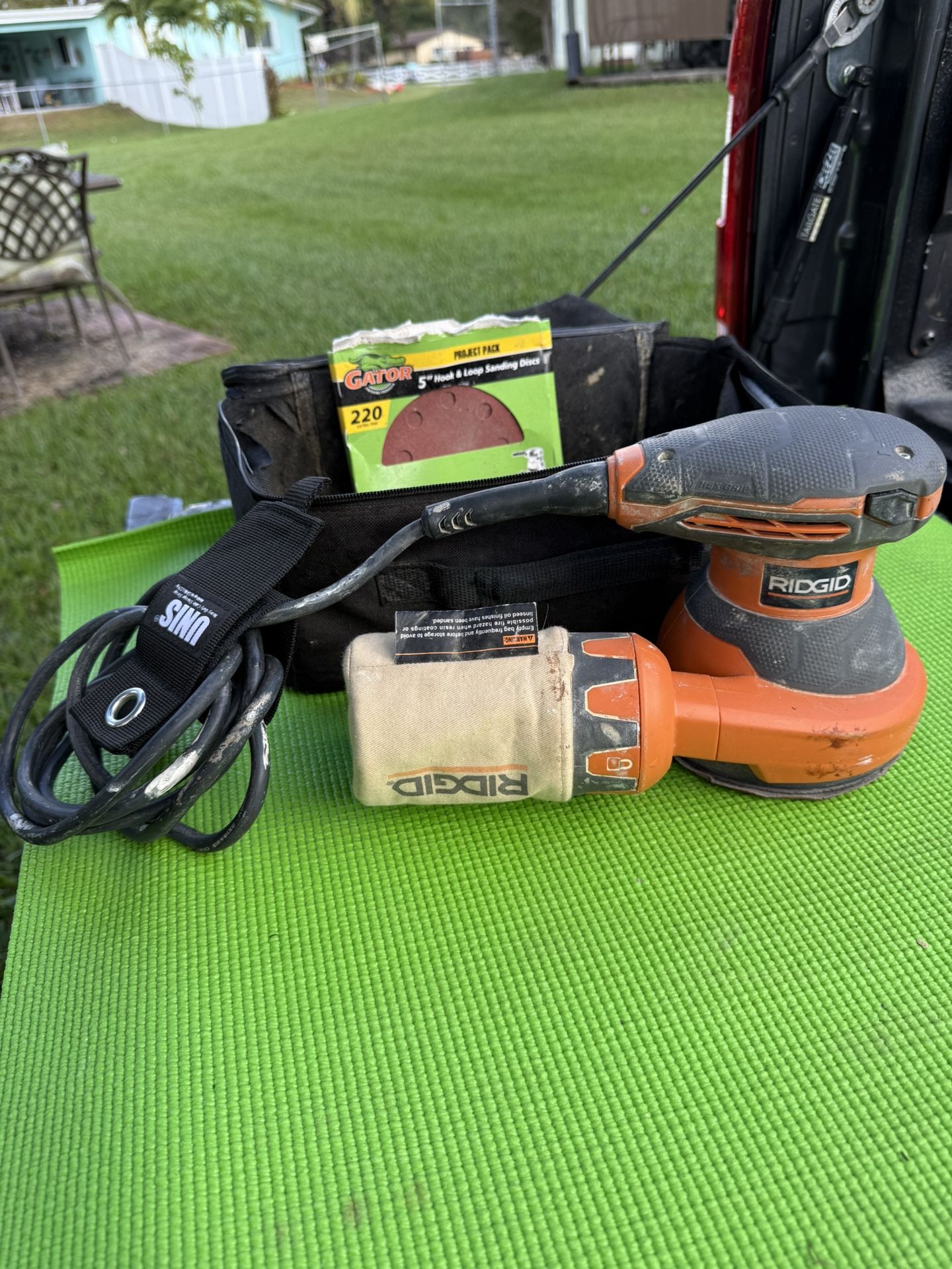 RIDIG ORBITAL SANDER WITH EXTRA PADS