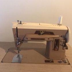Original antique(1950’s)Singer sewing machine. The cabinet converts to a desk. Very nice. Local pick up in Ballwin.