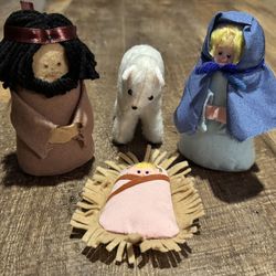 Nativityq/felt - Mary Joseph, baby Jesus & Sheep