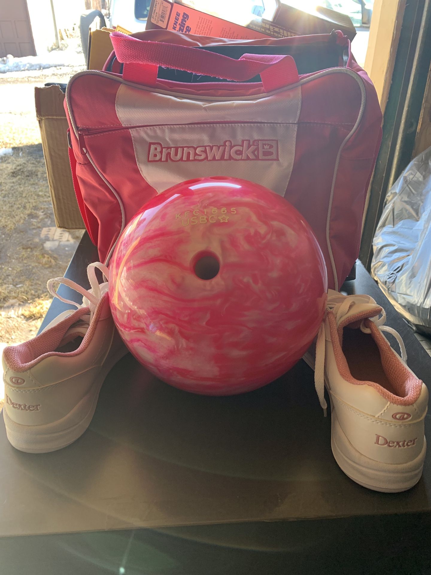 Brunswick TZone Pink Bliss /Dexter Womens Raquel IV White/Pink 8M and bag hold 1 ball