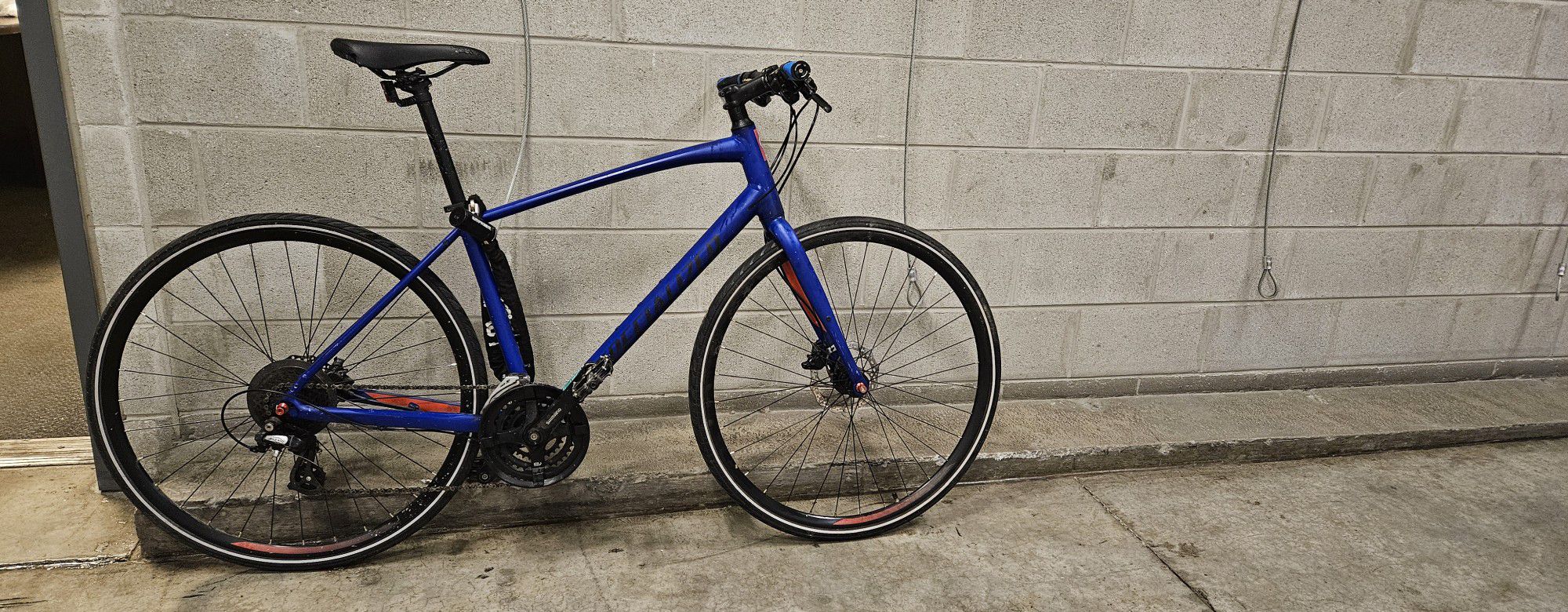 Specialized Sirrus Bike Medium Size 