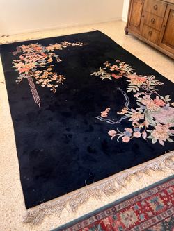 Vintage rug beautiful 5ft by 8ft
