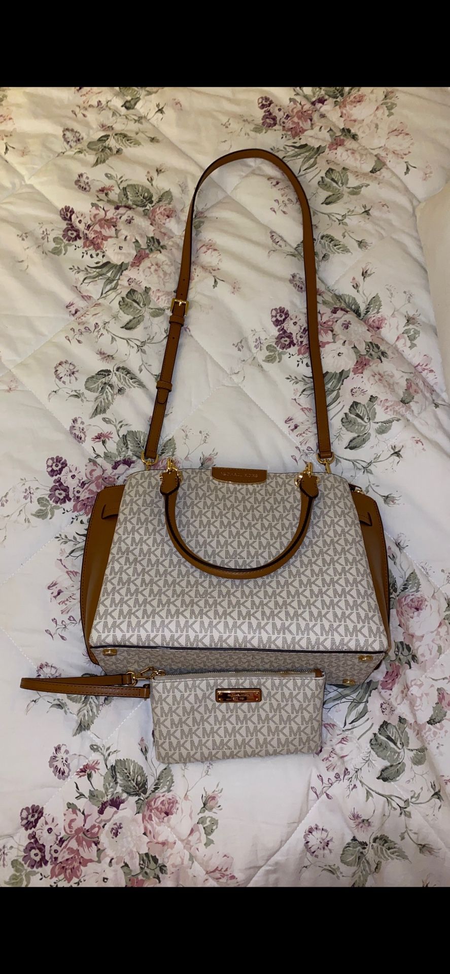 Micheal Kors Cross Body/ Handbag 