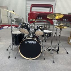 Yamaha Stage Custom Drum Set - LIKE NEW