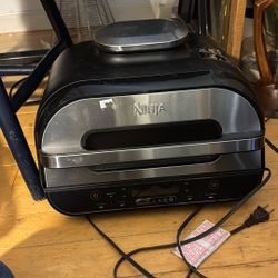 Ninja foodie XL indoor grill and air fryer model BG 500 a S5. Unused.