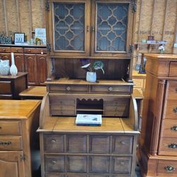 CABINET / CHINA HUTCH