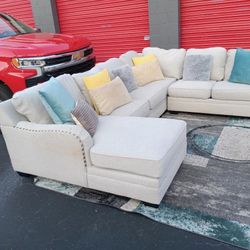 Gorgeous U Sectional Sofa/  Couch 