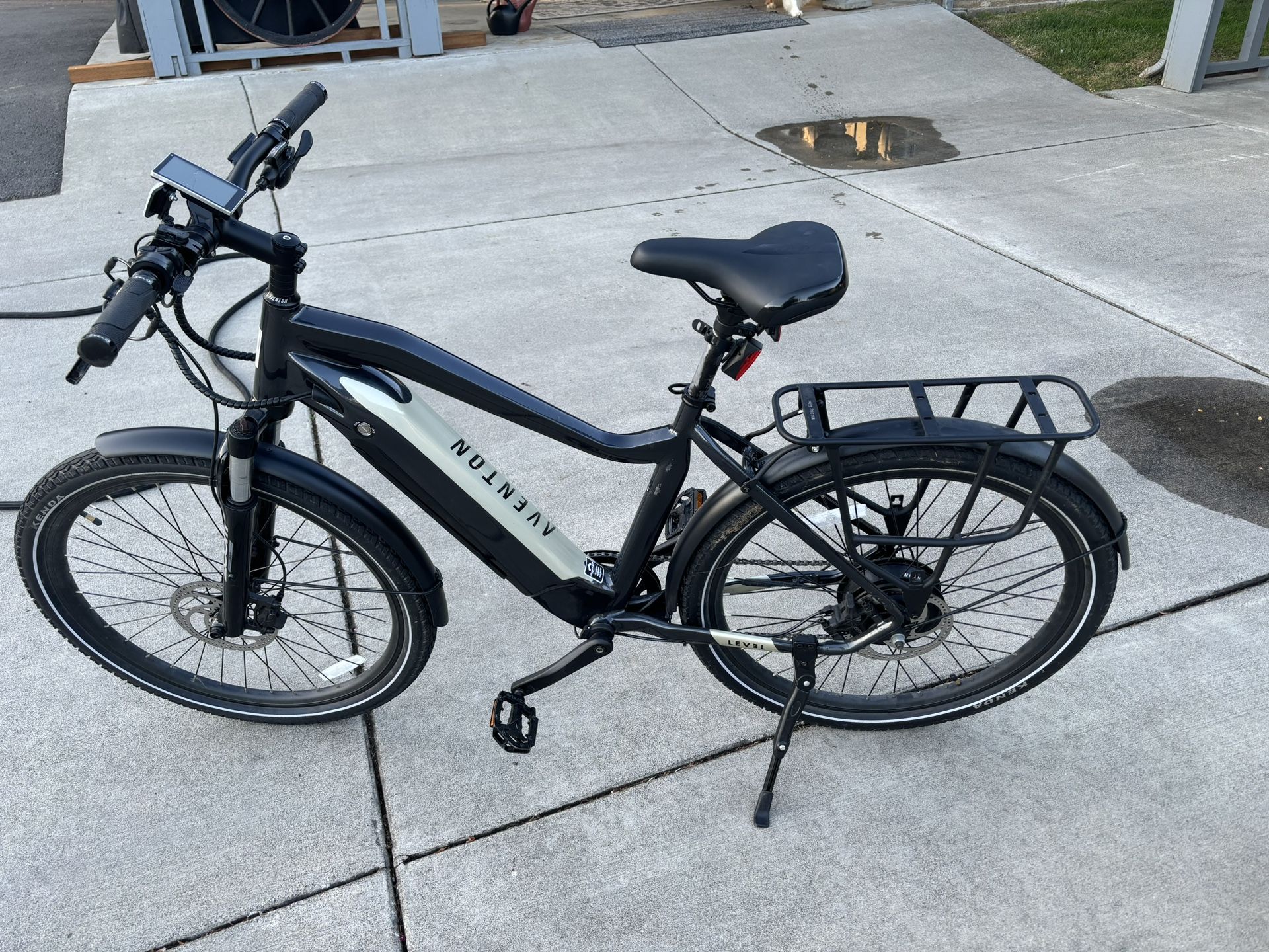 Aventon commuter e-bike