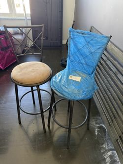 2 Barstools