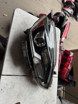 Nissan Sentra right headlight lid Oem
