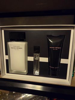 NARCISCO RODRIGUEZ PURE MUSC FIR HER 3 PEICE GIFT SET,  NEW IN GIFT BOX