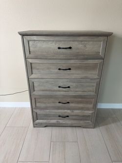 Farmhouse 5 Drawer Dresser NEW