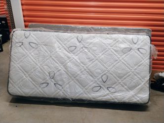 Twin mattress set