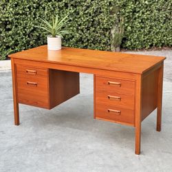 Danish Modern Teak Mid Century MCM Vintage Executive 5 Drawer Desk