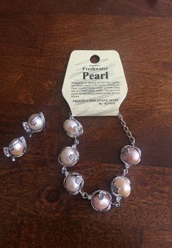 Pearl bracelet and earrings