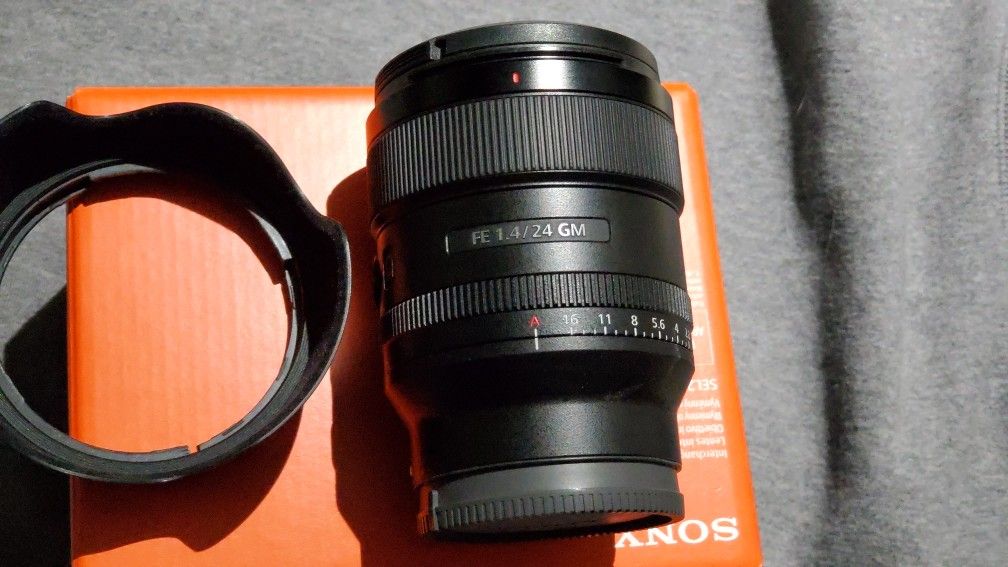 Sony FE 24mm f/1.4 GM Lens