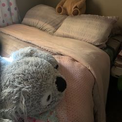 Like New Full Size Bed With Comforter And Sheets And Dresser With Mirror