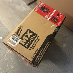 Milwaukee MX FUEL 3600-Watt/1800-Watt Lithium-Ion Battery Powered  Portable Power Station Battery Generator