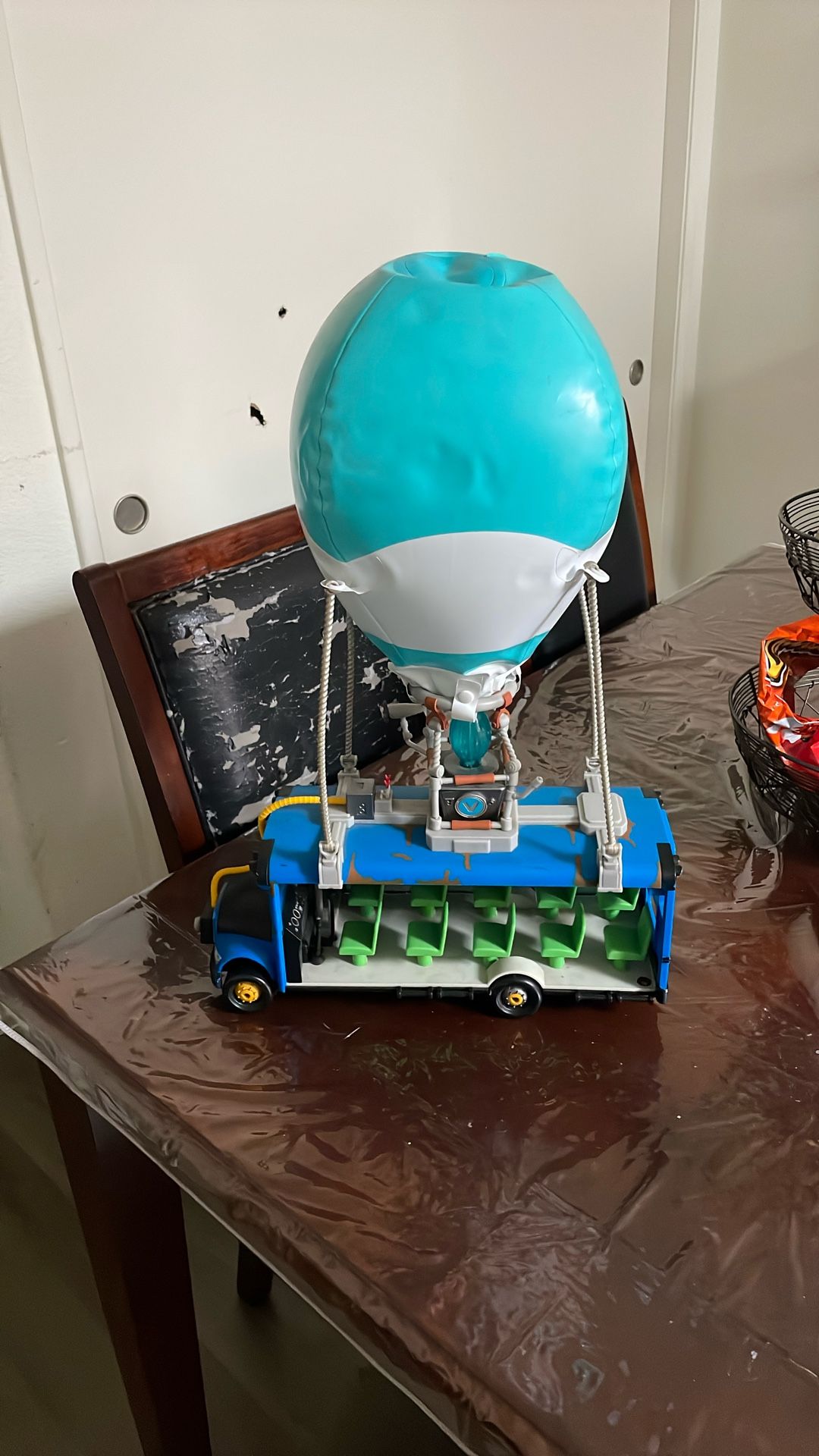 Fortnite Battle Bus