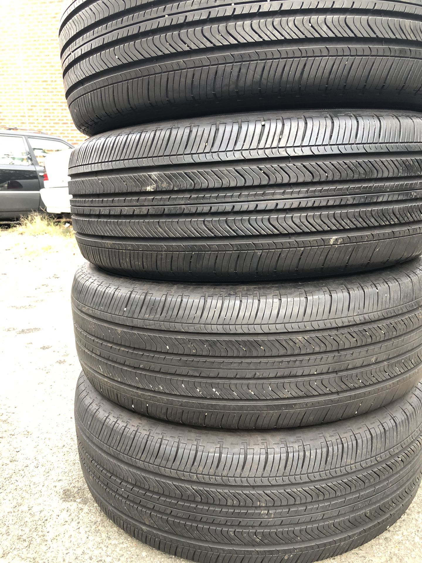 Set 4 usted tire 235/60R18 MICHELIN PRIMACY MXV4 three have patch set 4 used tire $180 4 llantas usadas 235/60R18 MICHELIN PRIMACY MXV4 3 tienen parc