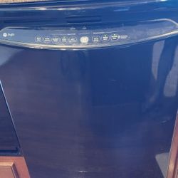 GE Profile Dishwasher, Model #:PDW8200NBB