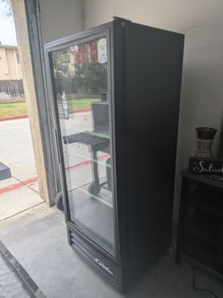 Commercial refrigerator