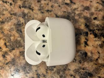 Apple AirPods 4 with Charging Case