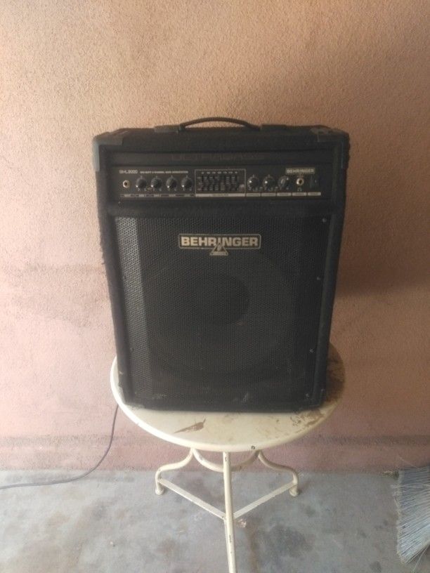Ultrabass BEHRINGER BXL3000 AMP